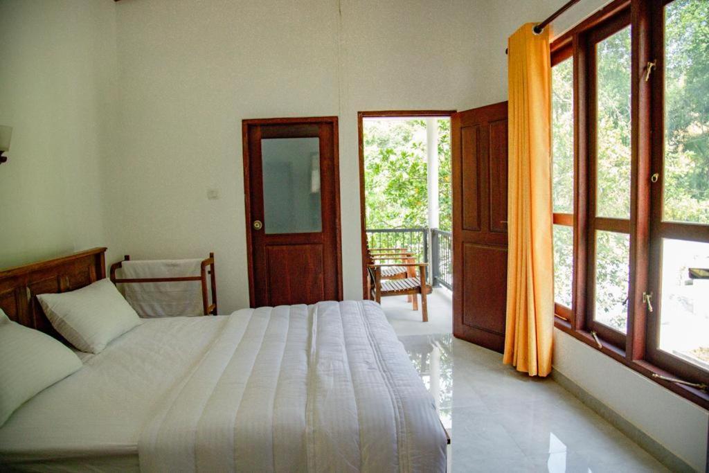 Healand Holiday Bungalow And Restaurant Deniyaya Buitenkant foto